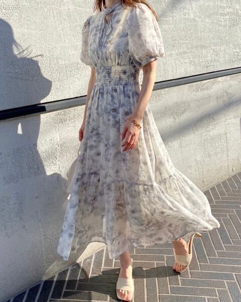 NICE CLAUP 水彩花柄シャーリングワンピース ブルー フェミニン 半袖ワンピース ロング