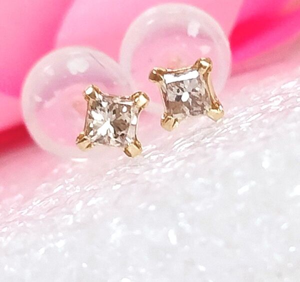 新品K18イエローゴールド 天然プリンセスダイヤモンド ピアス計0.16CT 1番
