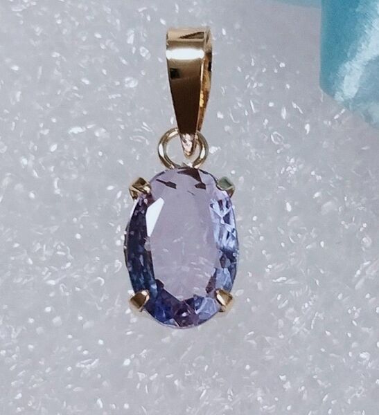 新品K18イエローゴルド天然石タンザナイト ペンダントトップ 0.70CT