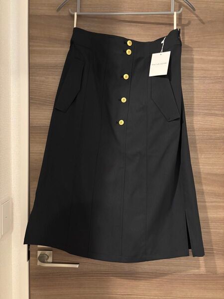 新品未使用 ブルーレーベルクレストブリッジ BLUE LABEL CRESTBRIDGE スカート 38 黒 金ボタン