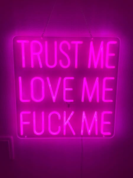 ネオンサイン Trust Me Love Me F○ck Me LED ネオンライト