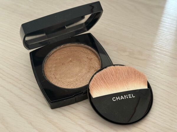 CHANEL プードゥル ルミエール 10 アイヴォリー ゴールド フェイスパウダー シャネル
