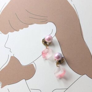 ビジューピアス ビジューイヤリング 手染め 塗装 花びら グラデーションパール 華やか 大人かわいい