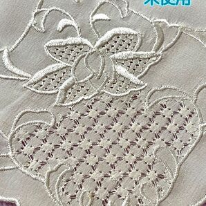 未使用 汕頭?レース刺繍入りハンカチ シルク感 アイボリー 花模様