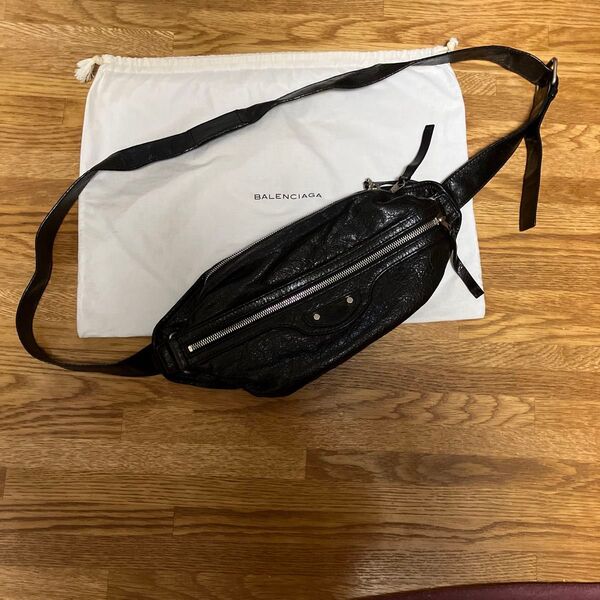 BALENCIAGA クラシックネオリフト レザーボディバッグ ブラック