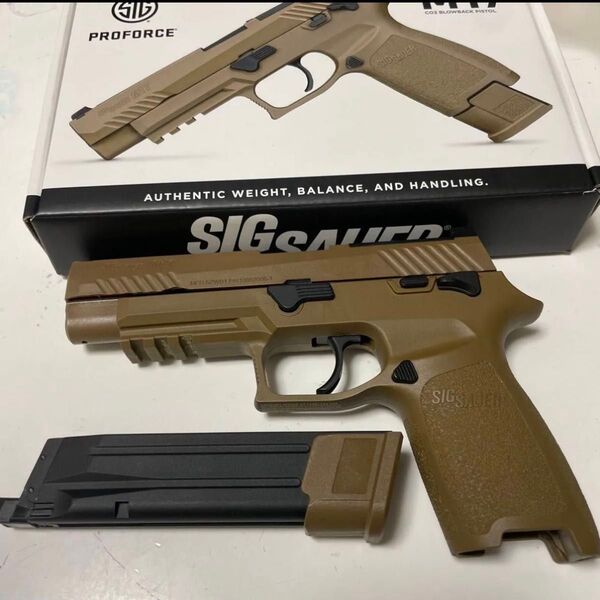 SIG SAUER M17 Co2 新品未使用 タン ガスブローバック ガスガン ハンドガン エアガン JASG ガスブロ GBB