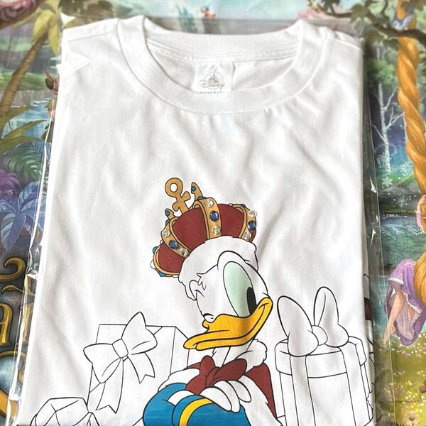 新品タグ付き ディズニーストア ドナルド Tシャツ ホワイト XL DONALD THE KING BIRTHDAY