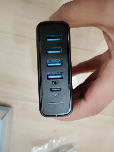Anker】合計60Wの給電が可能なPower Delivery対応