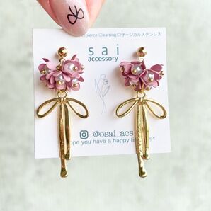 花束 リボン ゴールド フラワー パール ピアス イヤリング 揺れる 大ぶり 金 ピンク サージカルステンレス 白 シンプル 樹脂