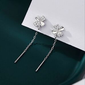 新品 チェーンピアス アメリカンピアス 四つ葉 花 シルバー クローバー 幸運 ピアス 揺れる おしゃれ 人気 未使用