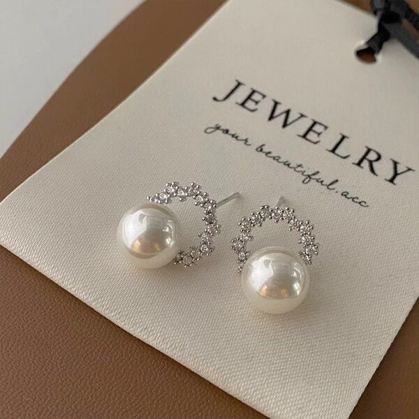 かわいいパールピアス キラキラ 華やかな 韓国トレンド 結婚式 発表会 通勤 普段使い シンプル 上品 アクセサリー オシャレ