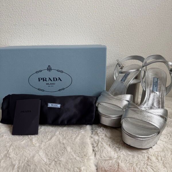 PRADAプラダ サンダル シルバー