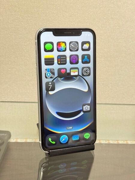 iPhone XR 64GB ホワイト バッテリー100 % ケースガラス付 SIMフリー 白ロム