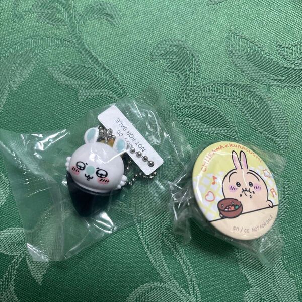 くら寿司 ちいかわ うさぎ 缶バッジ モモンガ キーホルダー