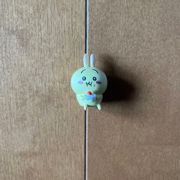 座るちいかわ うさぎ