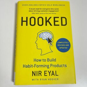 『HOOKED How to Build Habit-Forming Products』Nir Eyal 著(ペンギン社)