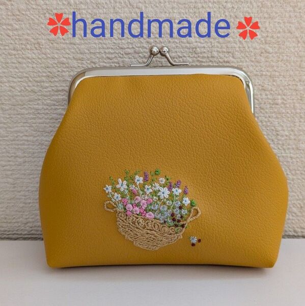 ハンドメイド がま口ポーチ 刺繍 花柄 マスタード フェイクレザー
