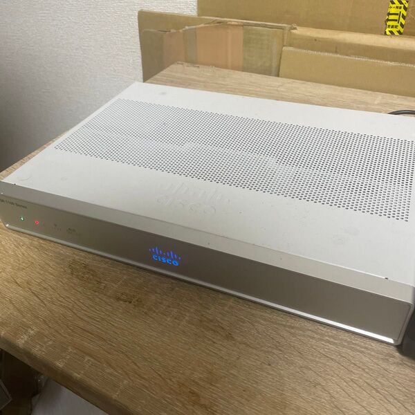 Cisco C1111-8PLTELAWQ LTE/Wi-Fiルーター