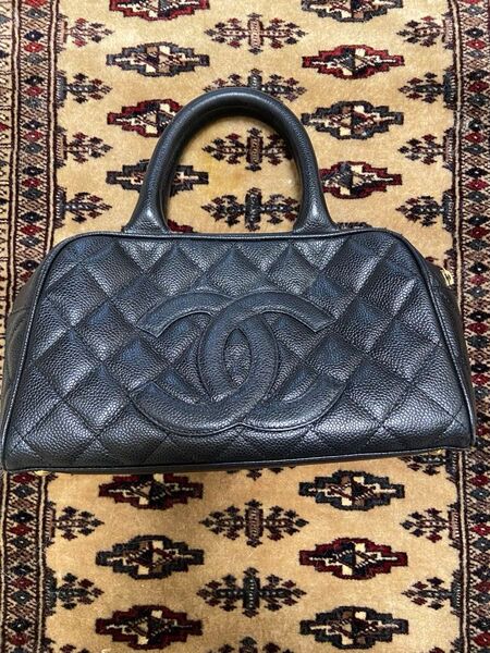 CHANEL ブラックボストンバッグ