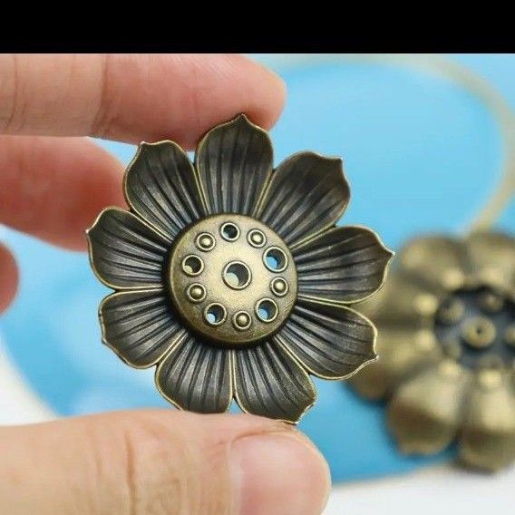お香たてF 直径3.7cm 6孔 金属製 蓮の花 線香立て インセンスホルダー