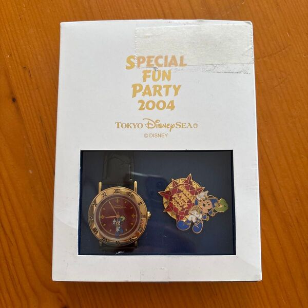 ディズニーシー 2004年 スペシャルファンパーティー非売品 腕時計 ピンバッチ
