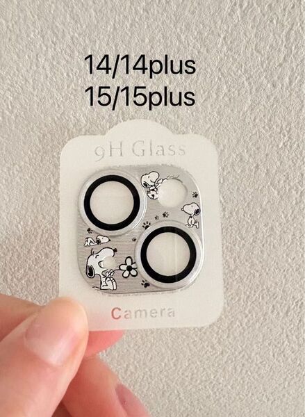 iphone14/14plus/15/15plus カメラフィルム 全面保護レンズカバー 銀スヌーピー