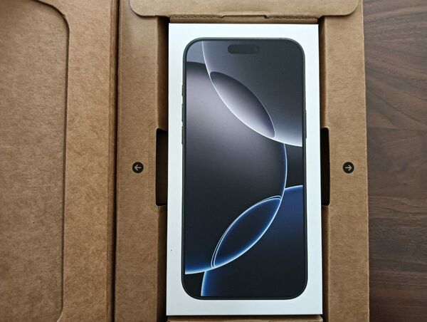 新品未開封 Apple iPhone16 Pro Max 256GB ブラックチタニウム SIMフリー