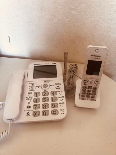 即日発送 通電確認済み Panasonicコードレス電話機 RURURU ホワイト/ 親機VE-GZ62/子機 KX−FKD556