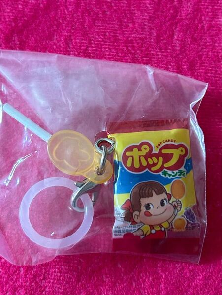 ぺこちゃん お菓子のめじるしアクセサリー ポップキャンディお一つです。