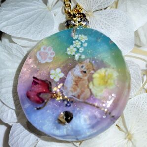 ネックレス ペンダント レジン 猫ちゃん 虹色