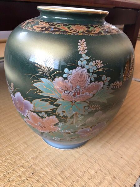深緑色の花瓶 花柄 九谷焼