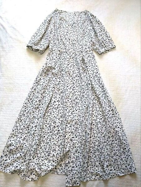 ハニーズ☆花柄Vネック半袖ワンピース☆LL☆XL☆大きなサイズ☆シャツワンピース