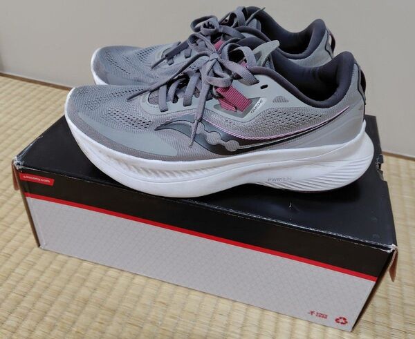 saucony スニーカー ランニングシューズ 23.5cm