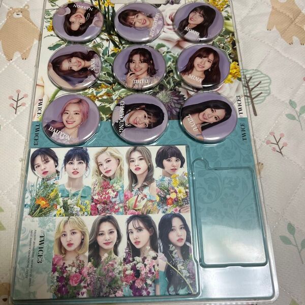 TWICE 缶バッジ&ポストカードセット
