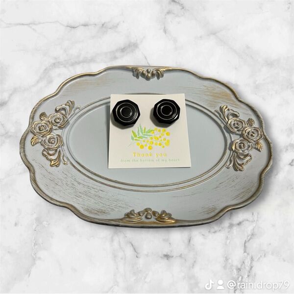 黒 ピアス シンプル 上品