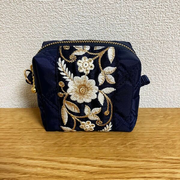 028 インド刺繍リボンのキューブポーチ(ネイビー) ハンドメイド ポーチ