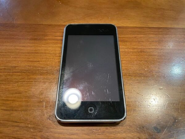 【中古】 Apple iPod touch第二世代A1288 16GB(ケーブル・シリコンケース付)