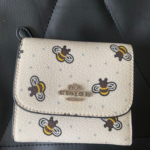 COACHコーチ 財布 三つ折り財布 みつばち柄