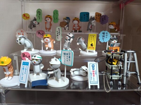 仕事猫ミニフィギュアコレクション1(茶トラ),2,3 + ひな壇、工具小物フィギュア