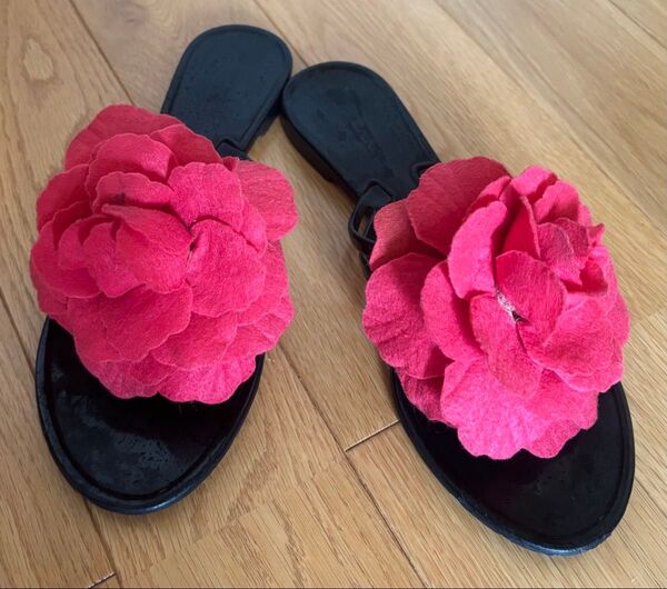 ★美品&激安 バラお花 ビーチサンダル 黒 サイズ39 24cm★
