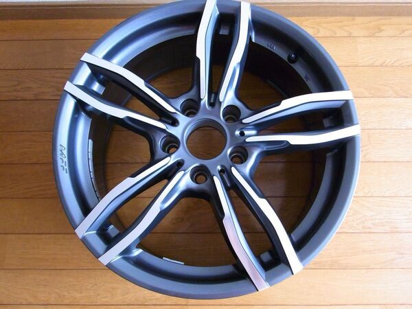 18インチ8J +30 PCD120 5穴 中古品 1枚のみ②