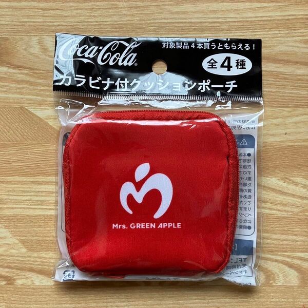 実費500円 残りわずか コカコーラ カラビナ付クッションポーチ 1点 Mrs.GREEN APPLE コラボ レッド 赤 ミセス