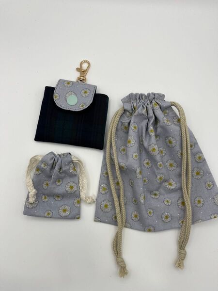ハンドメイド 小花柄巾着、吊り下げポーチ 3点まとめ売り 手作り きんちゃく袋 ミニサイズ セット売り