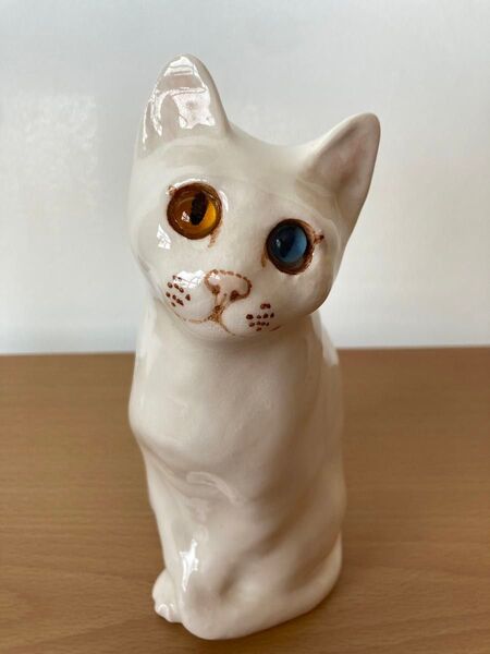 ウィンスタンレイキャット オッドアイ置物 陶器