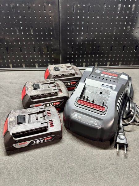 新品未使用/BOSCH 18V Professional バッテリー×3&ターボ充電器セット。