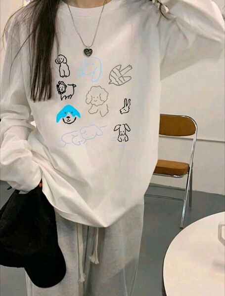 【新品未使用】長袖Tシャツ ゆるイラスト 犬 プリントTシャツ 長袖