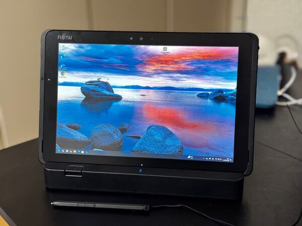 Fujitsu ARROWS Q509/VE ペン/スタンド付