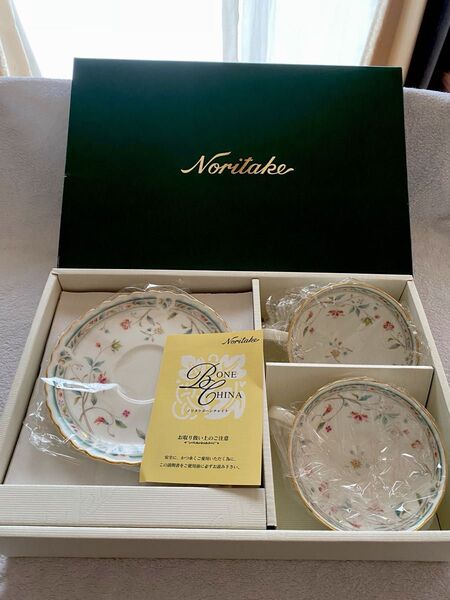 未使用 Noritake ノリタケ カップ&ソーサー 花更紗 花柄 金彩 ボーンチャイナ