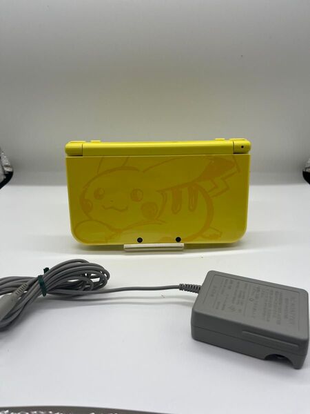 Nintendo New ニンテンドー3DS LL ピカチュウ 充電器付き
