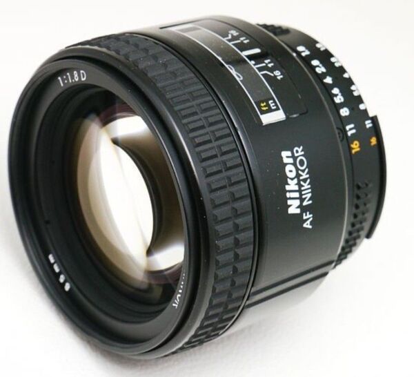 Nikon AF NIKKOR 85mm F1.8 D 前後キャップ付き ニコン Ai AF 定番 単焦点 銘玉